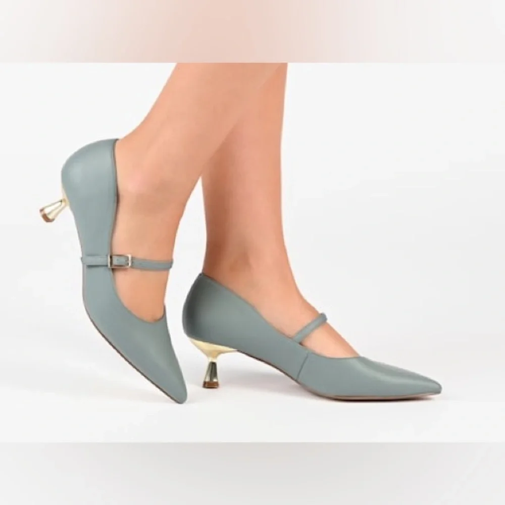 Journee Collection Manza Pump